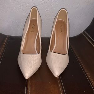 Quipid pumps cream Size 8
